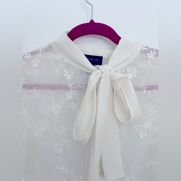 Gracia sheer white blouse with floral detail and bow at neck. Size small. - Picture 4 of 4